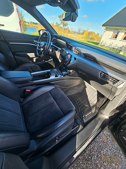Audi e-tron 16 of 29