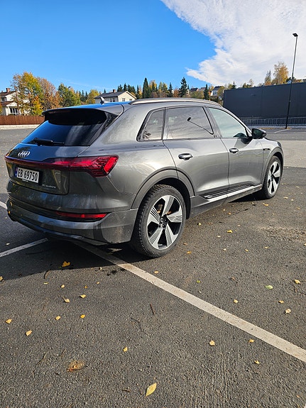 Audi e-tron 7 of 29