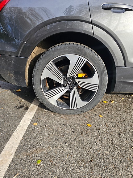 Audi e-tron 9 of 29