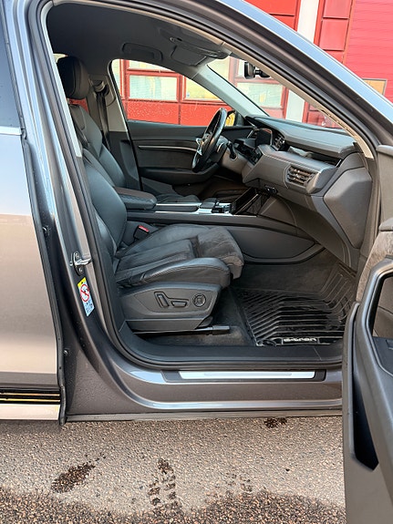 Audi e-tron 15 of 30