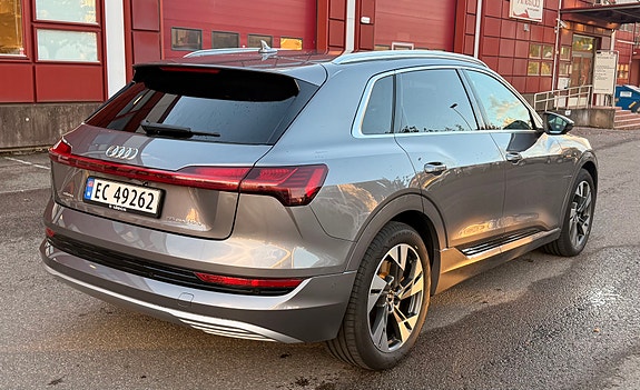 Audi e-tron 7 of 30