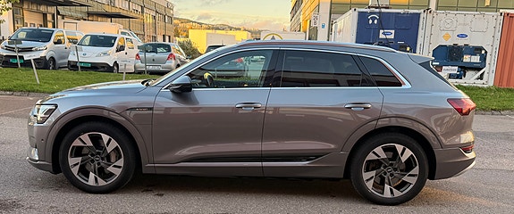 Audi e-tron 10 of 30