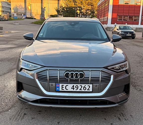 Audi e-tron 2 of 30