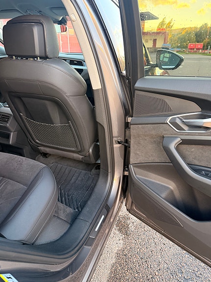 Audi e-tron 22 of 30