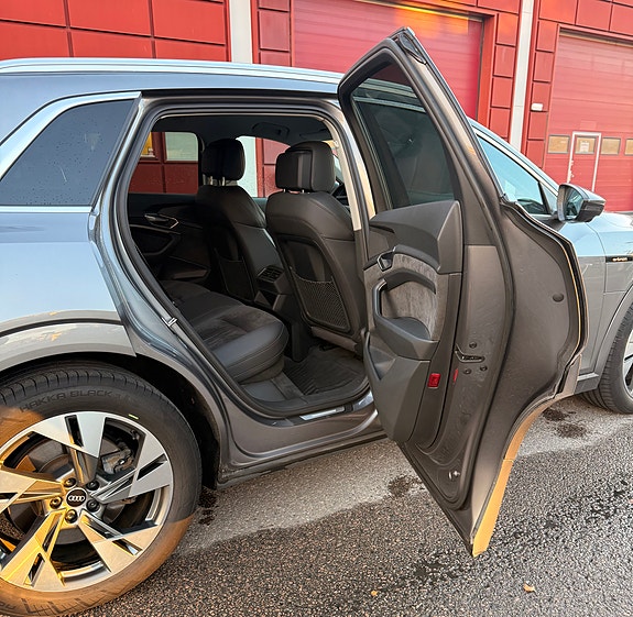Audi e-tron 19 of 30