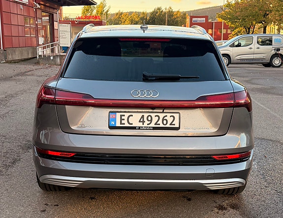 Audi e-tron 8 of 30