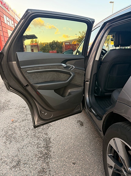 Audi e-tron 30 of 30