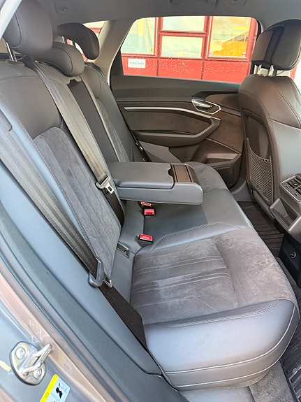 Audi e-tron 24 of 30