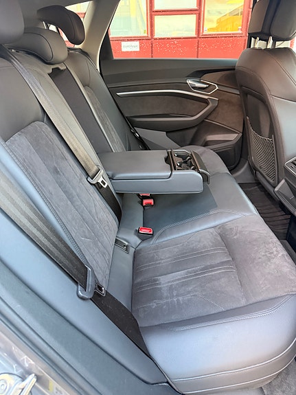 Audi e-tron 25 of 30