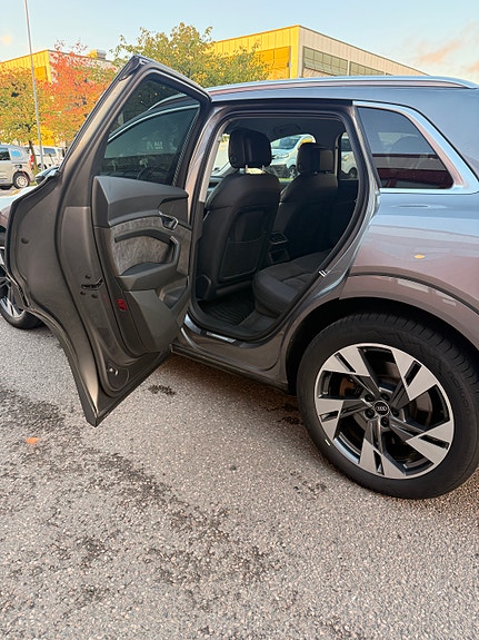 Audi e-tron 28 of 30