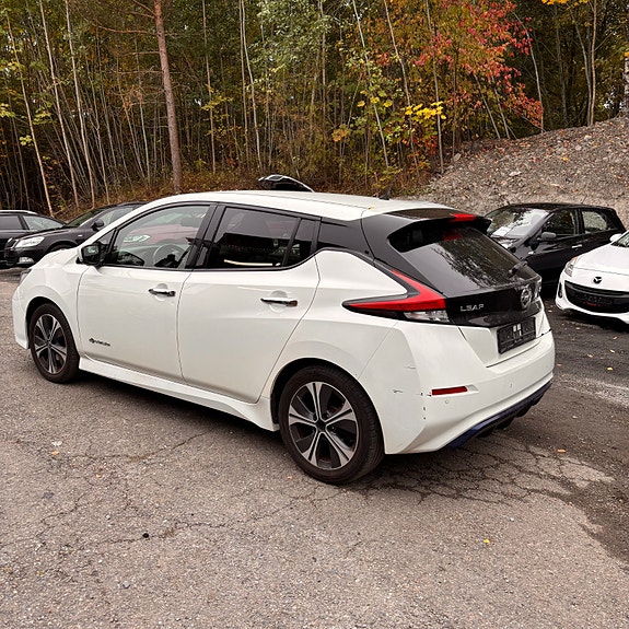 Nissan Leaf 3 of 6