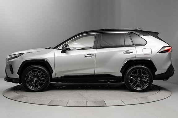 Toyota RAV4 2 of 30