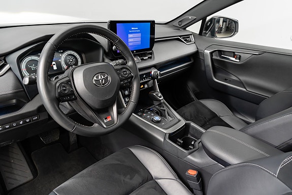 Toyota RAV4 12 of 30