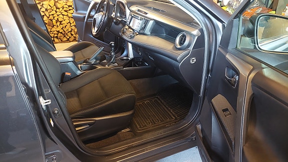 Toyota RAV4 10 of 20