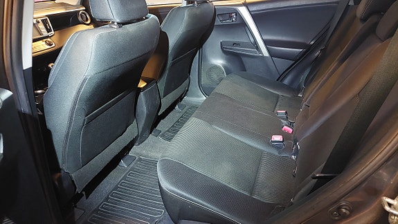 Toyota RAV4 8 of 20