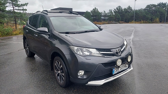 Toyota RAV4 2 of 20