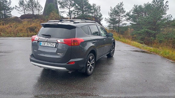 Toyota RAV4 4 of 20