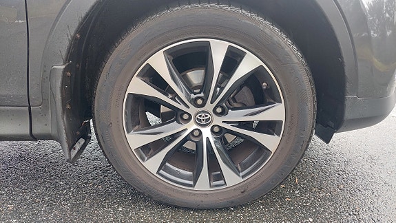 Toyota RAV4 7 of 20
