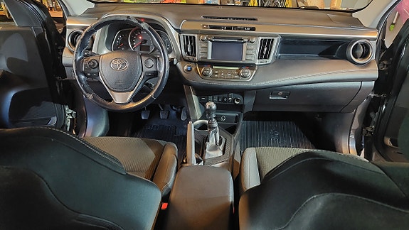 Toyota RAV4 9 of 20