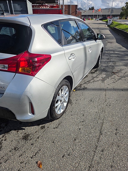 Toyota Auris 6 of 29