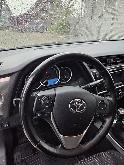 Toyota Auris 14 of 29