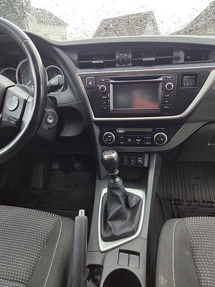 Toyota Auris 9 of 29