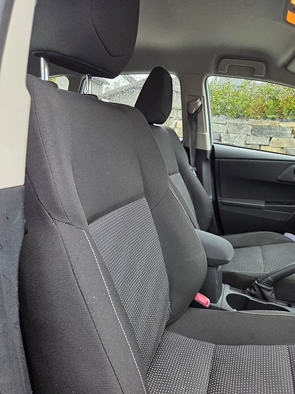 Toyota Auris 12 of 29