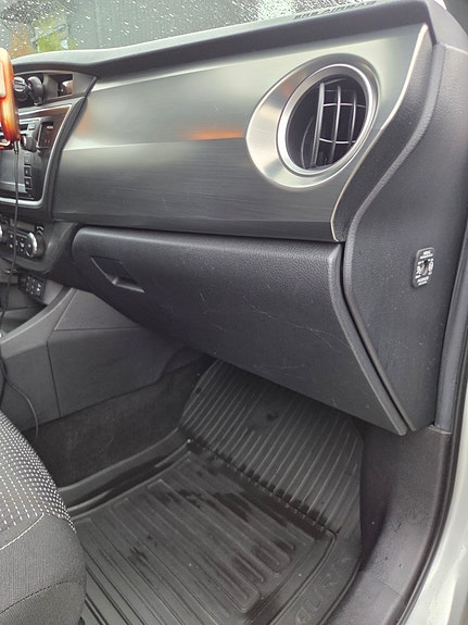 Toyota Auris 13 of 29