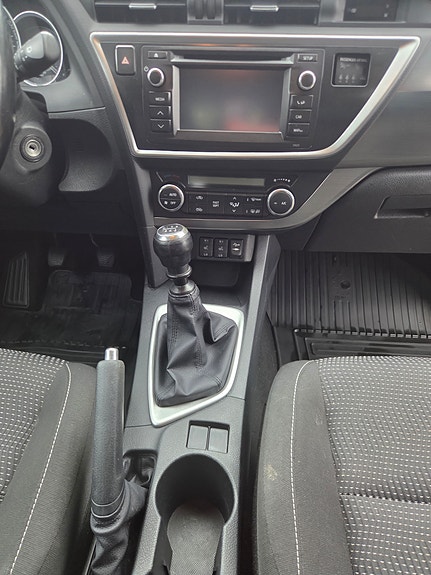 Toyota Auris 10 of 29