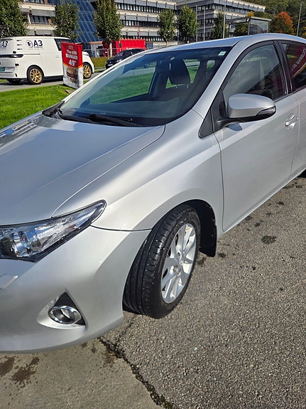 Toyota Auris 3 of 29