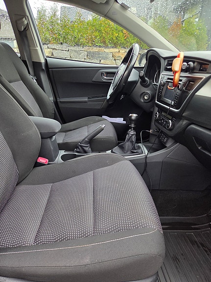Toyota Auris 11 of 29