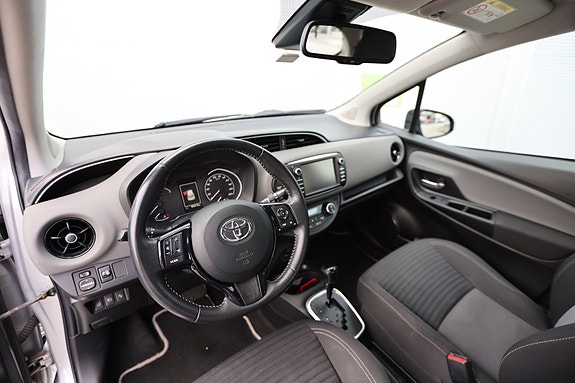 Toyota Yaris 10 of 30