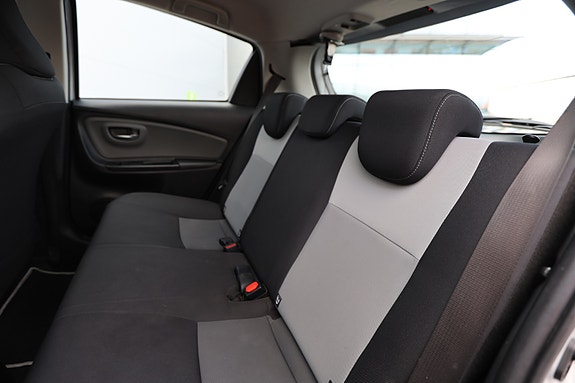 Toyota Yaris 14 of 30