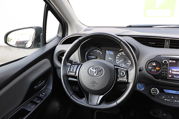 Toyota Yaris 17 of 30