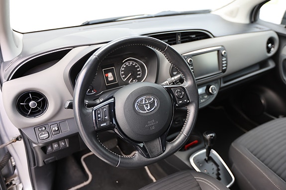 Toyota Yaris 11 of 30