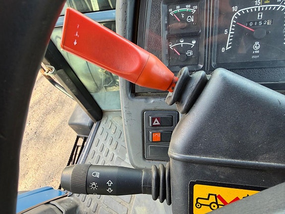 New Holland 8160 13 of 30