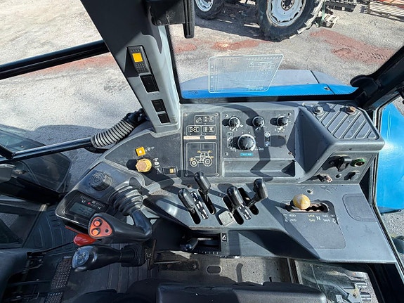 New Holland 8160 16 of 30