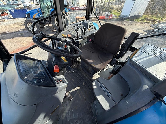 New Holland 8160 10 of 30