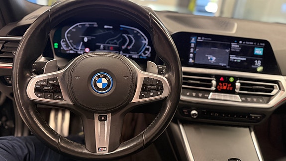 BMW 330e 22 of 29