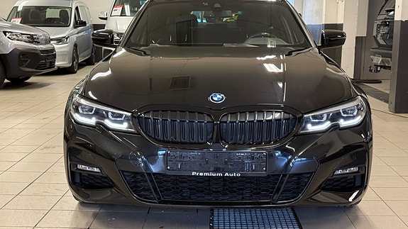 BMW 330e 13 of 29