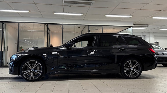 BMW 330e 3 of 29