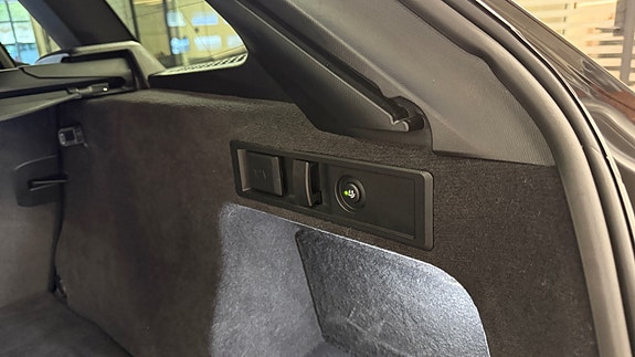 BMW 330e 15 of 29
