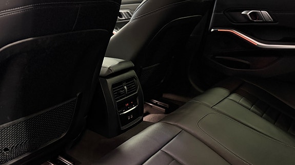 BMW 330e 18 of 29
