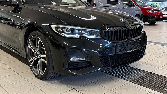 BMW 330e 12 of 29