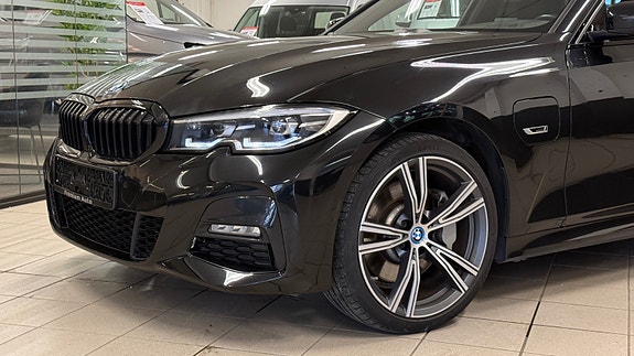 BMW 330e 2 of 29