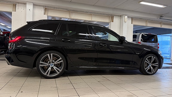 BMW 330e 10 of 29