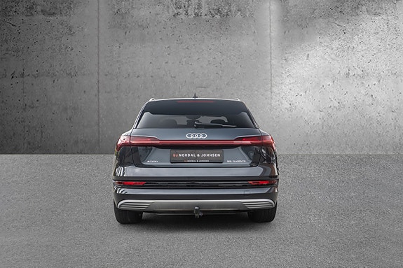 Audi e-tron 8 of 28