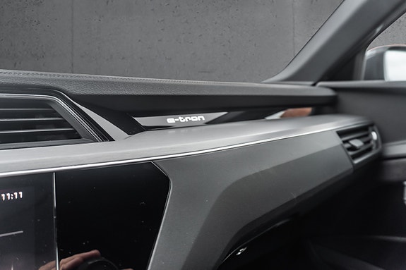 Audi e-tron 24 of 28