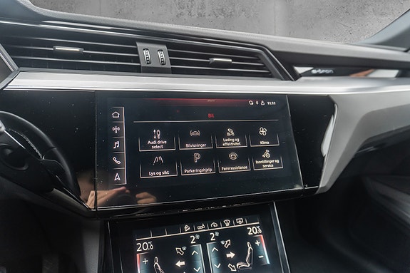 Audi e-tron 25 of 28