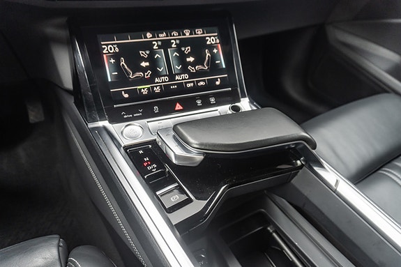 Audi e-tron 27 of 28